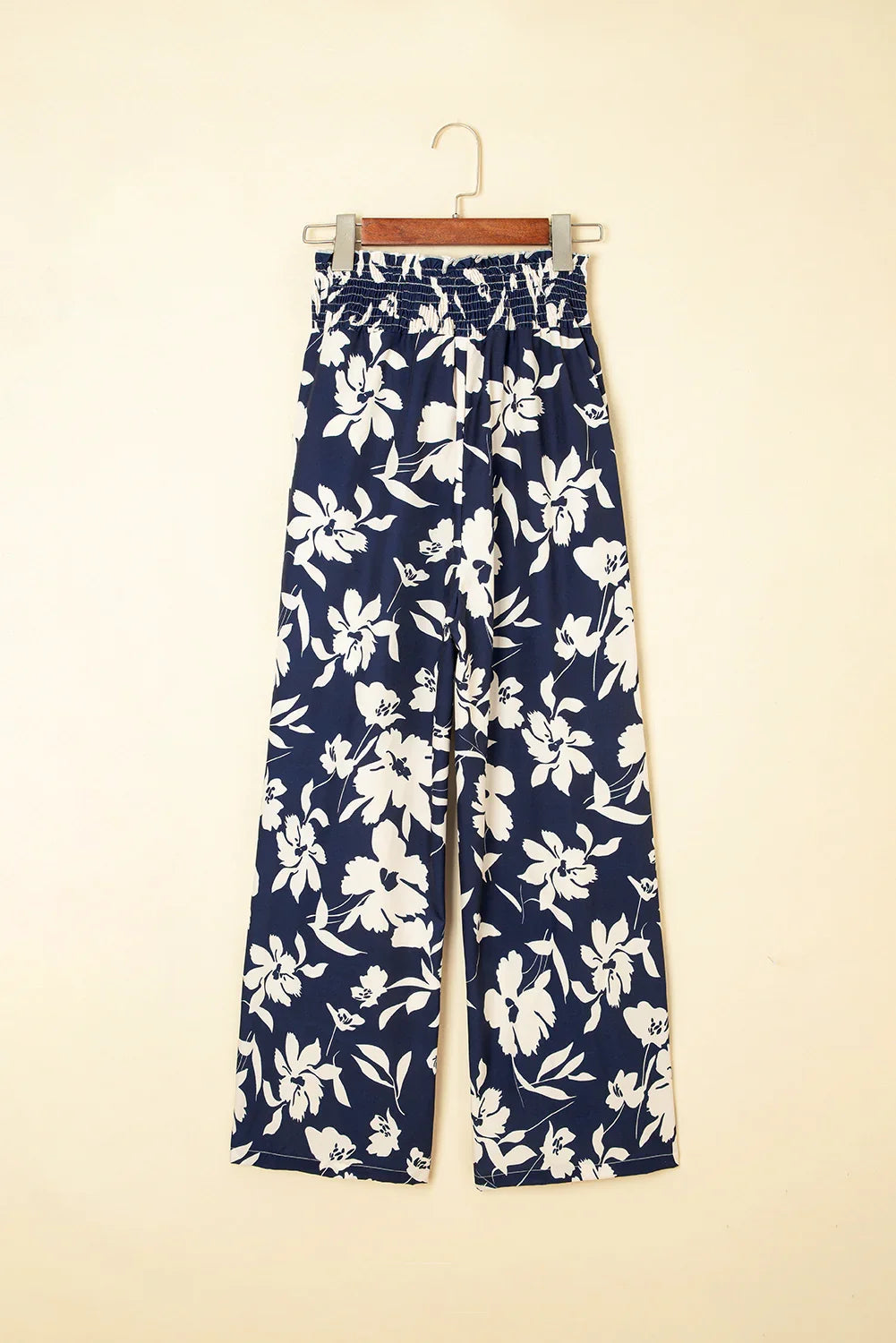 Pantalon ample bleu floral smocké à volants à la taille