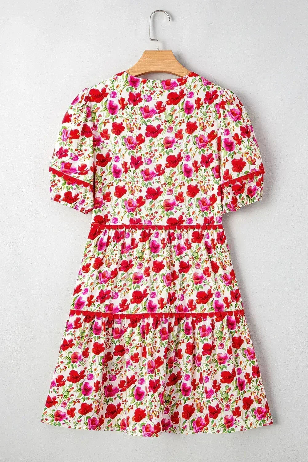 Mini-robe étagée à manches bouffantes florales rouges avec poches et broderies Ric Rac