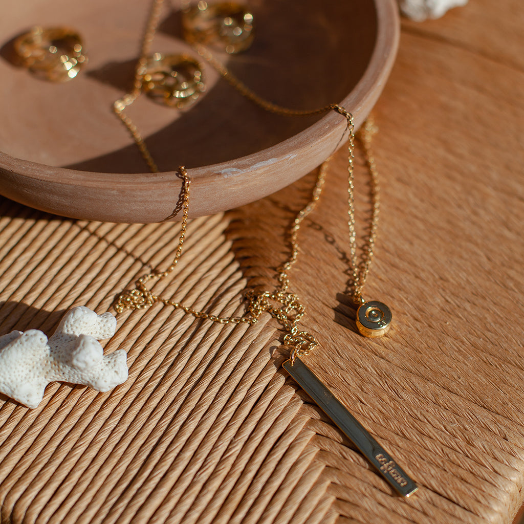Collier superposé à barre et à balle