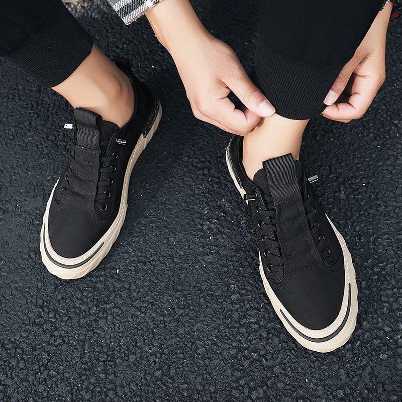 Baskets décontractées en toile pour hommes, confortables et polyvalentes, respirantes, chaussures de sport plates, légères, pour la marche en extérieur, design moderne.