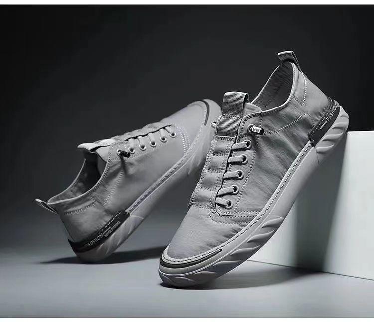 Baskets décontractées en toile pour hommes, confortables et polyvalentes, respirantes, chaussures de sport plates, légères, pour la marche en extérieur, design moderne.