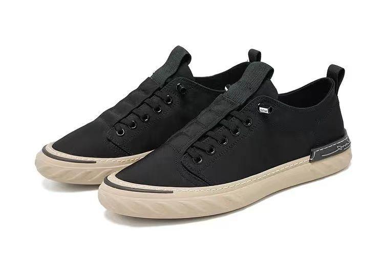 Baskets décontractées en toile pour hommes, confortables et polyvalentes, respirantes, chaussures de sport plates, légères, pour la marche en extérieur, design moderne.