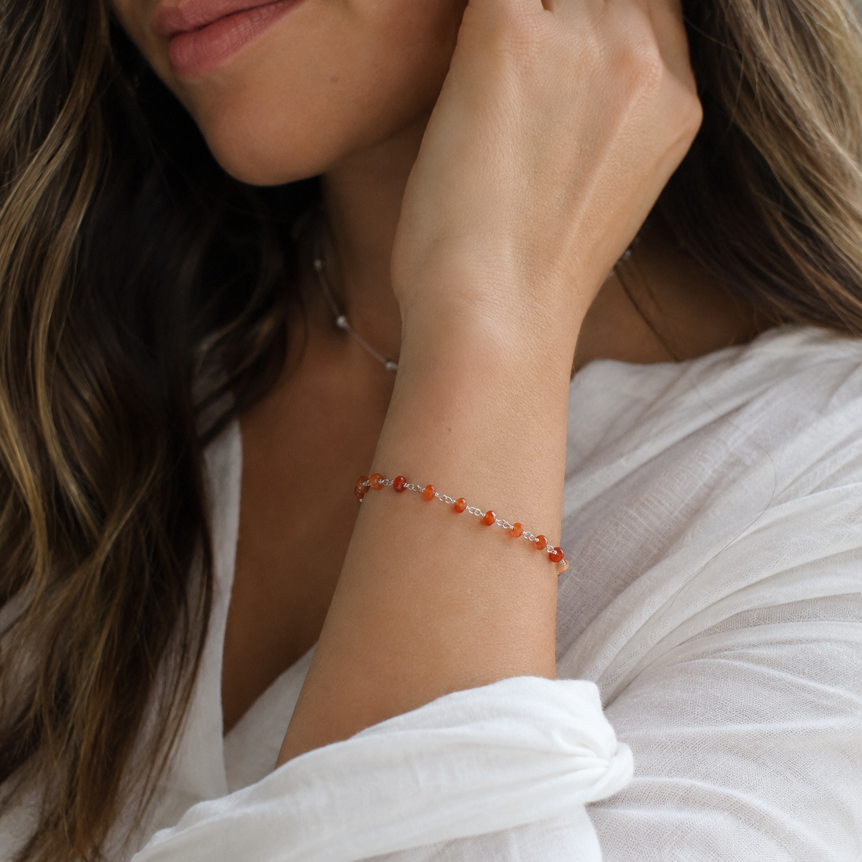 Bracelet en argent sterling et cornaline, monté sur fil