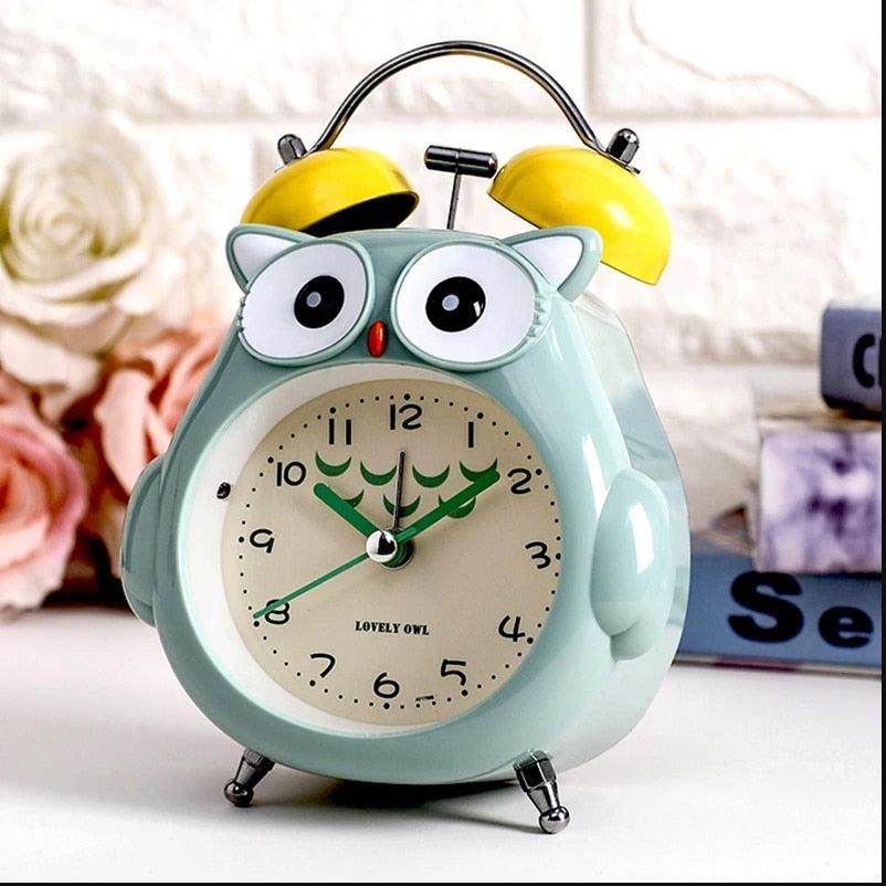Réveil de table hibou de dessin animé silencieux, petite horloge de bureau analogique silencieuse avec veilleuse, fonctionnant sur piles pour salon, chambre, cuisine, bureau à domicile, jolie cloche, réveil à quartz en métal pour chambre avec veilleuse