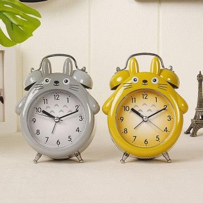 Réveil de table hibou de dessin animé silencieux, petite horloge de bureau analogique silencieuse avec veilleuse, fonctionnant sur piles pour salon, chambre, cuisine, bureau à domicile, jolie cloche, réveil à quartz en métal pour chambre avec veilleuse