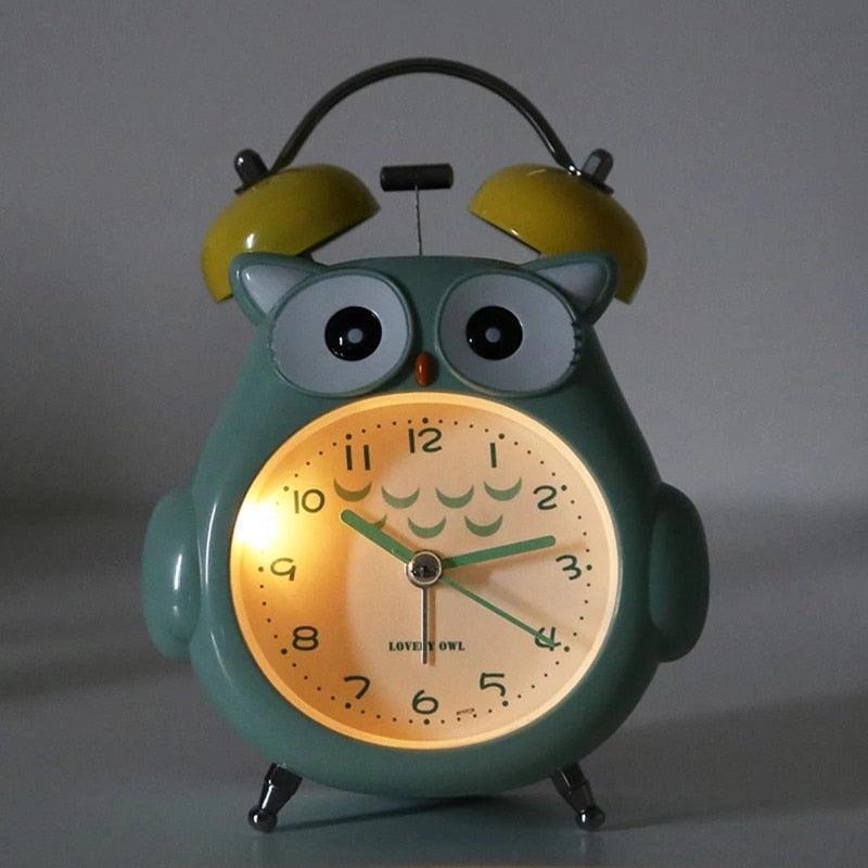 Réveil de table hibou de dessin animé silencieux, petite horloge de bureau analogique silencieuse avec veilleuse, fonctionnant sur piles pour salon, chambre, cuisine, bureau à domicile, jolie cloche, réveil à quartz en métal pour chambre avec veilleuse