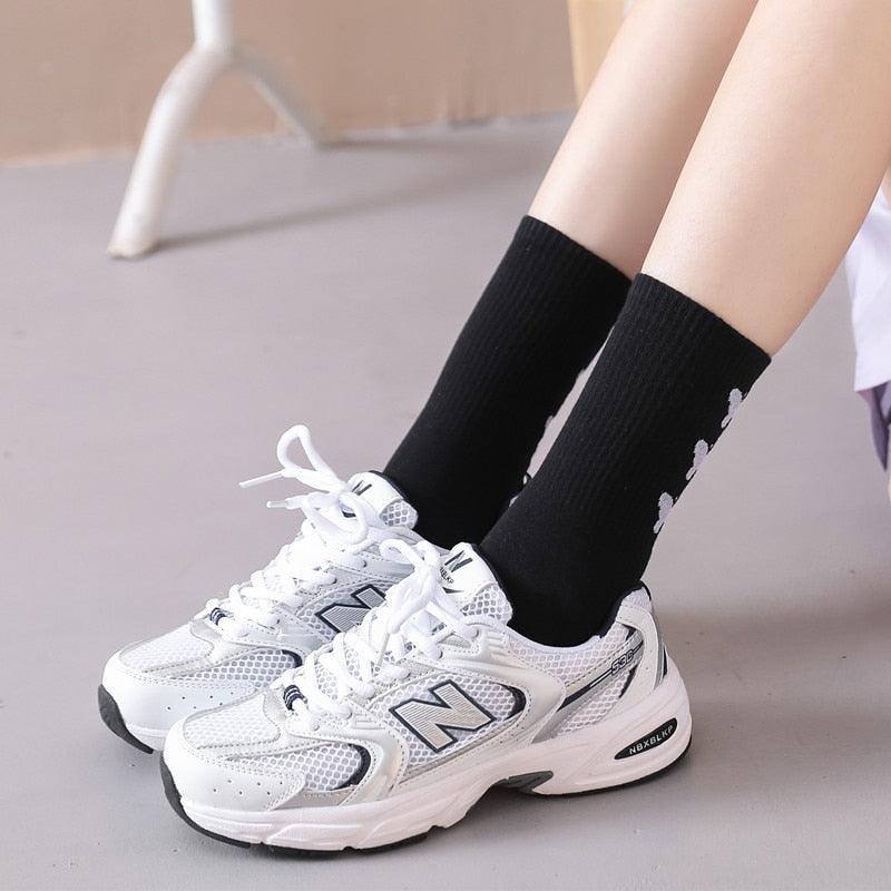 Chaussettes de dessin animé mignon nœud imprimé blanc noir calcetines Chaussettes fantaisie pour femme Ras du cou Amusantes Originales mode automne Chaussettes habillées en coton décontractées