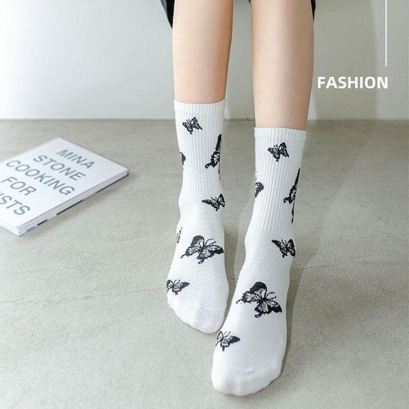 Chaussettes de dessin animé mignon nœud imprimé blanc noir calcetines Chaussettes fantaisie pour femme Ras du cou Amusantes Originales mode automne Chaussettes habillées en coton décontractées