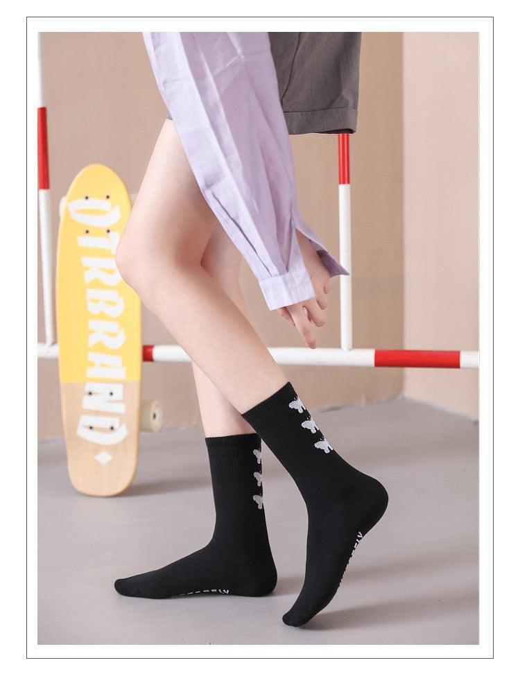 Chaussettes de dessin animé mignon nœud imprimé blanc noir calcetines Chaussettes fantaisie pour femme Ras du cou Amusantes Originales mode automne Chaussettes habillées en coton décontractées