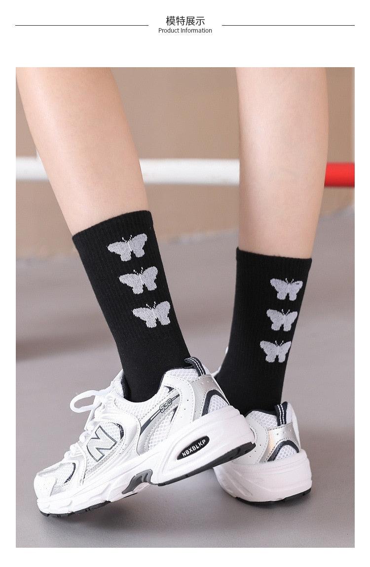 Chaussettes de dessin animé mignon nœud imprimé blanc noir calcetines Chaussettes fantaisie pour femme Ras du cou Amusantes Originales mode automne Chaussettes habillées en coton décontractées