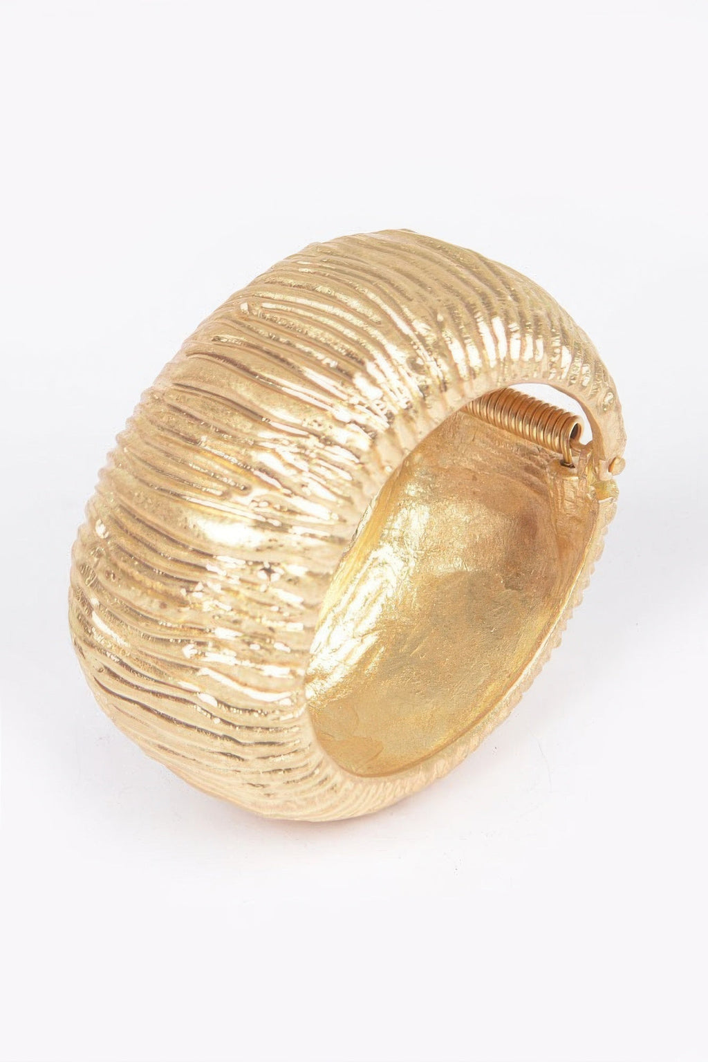 Bracelet manchette à charnière à ressort en métal coulé