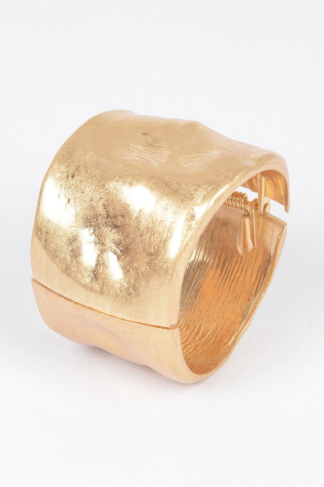 Bracelet manchette à charnière à ressort en métal coulé