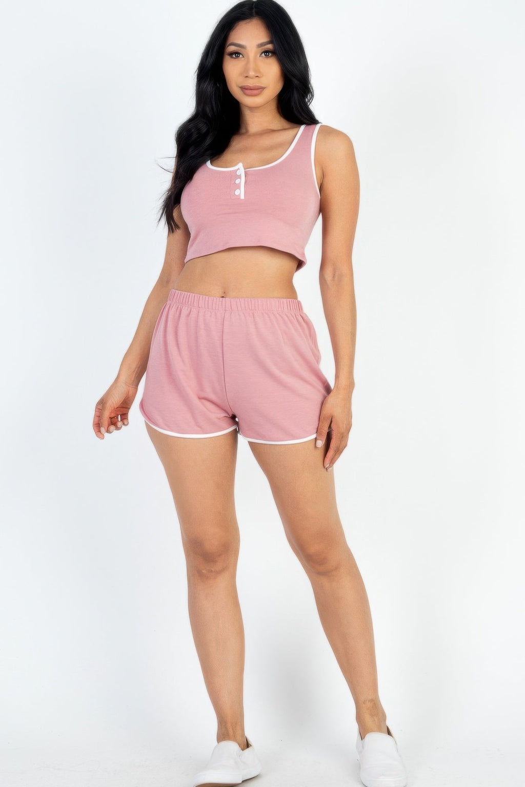 Ensemble débardeur court et short en molleton léger avec boutons, sans manches et bordure contrastante