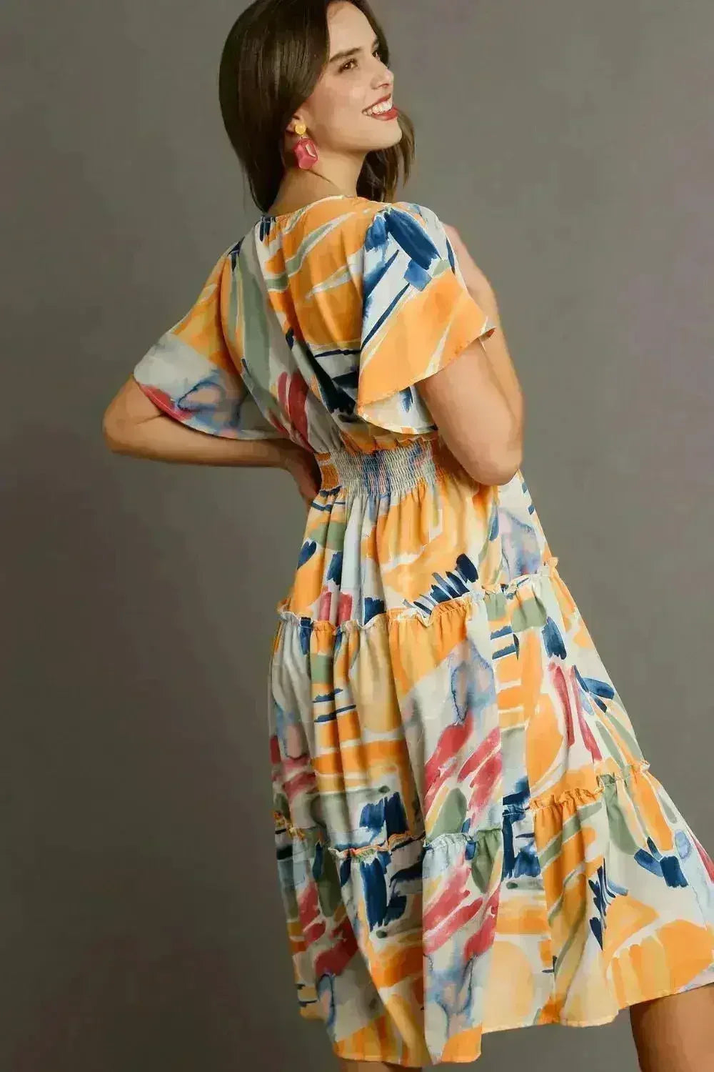Robe mi-longue Umgee à imprimé abstrait – Manches volantées et volants étagés
