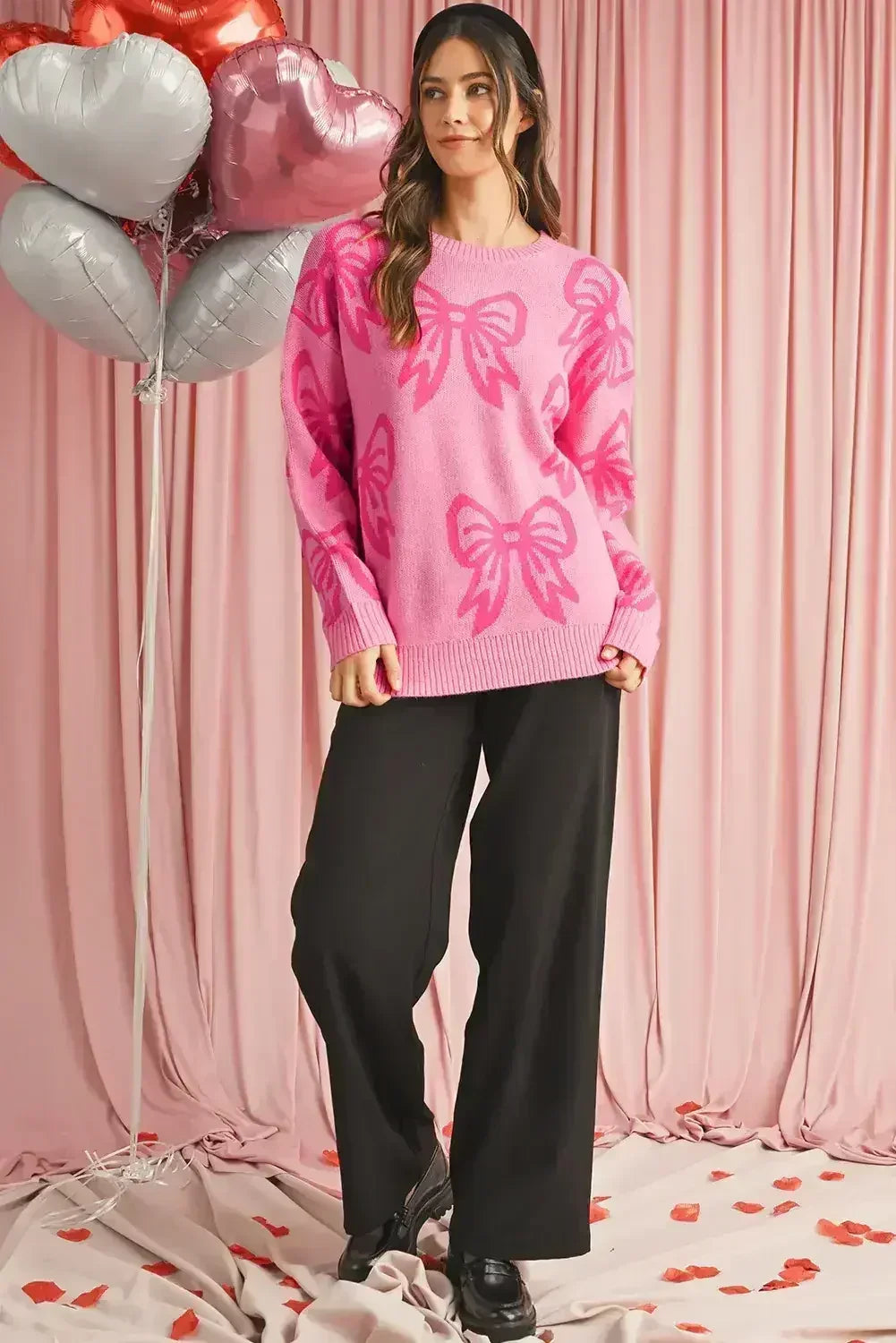 Pull ample à manches tombantes motif nœuds roses