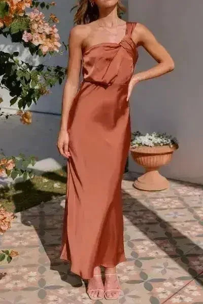 Robe longue asymétrique sans manches