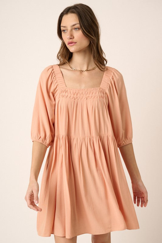 Mini-robe femme à plis nervures et dos noué – Mini-robe chic et tendance avec dos noué fantaisie et motif à plis nervurés texturés