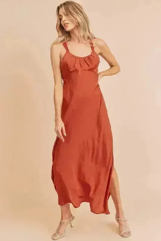 Robe longue froncée à dos découpé | Robe longue élégante à fente - Femstylo