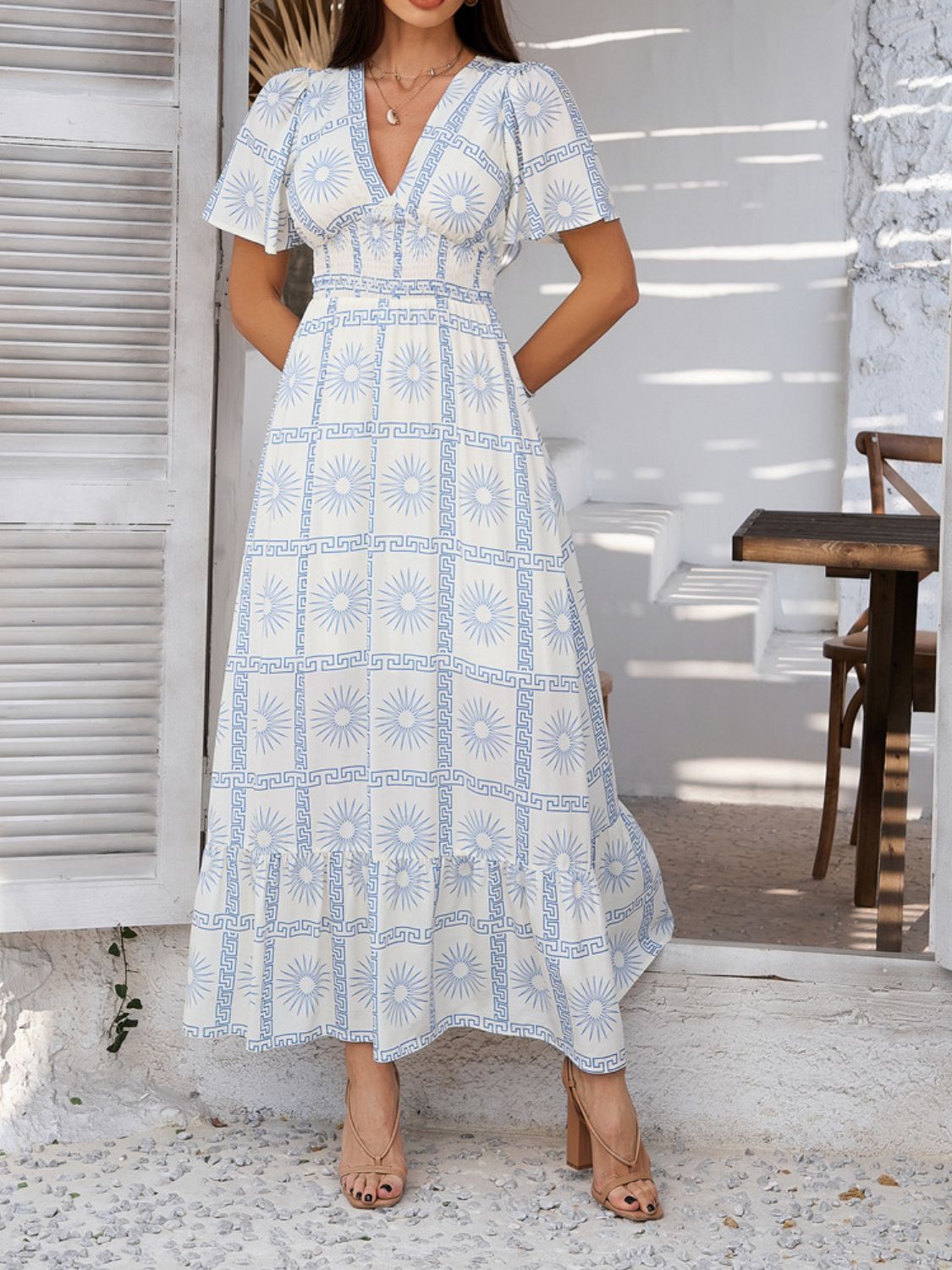 Robe longue élégante pour femme à imprimé floral, col en V et manches courtes