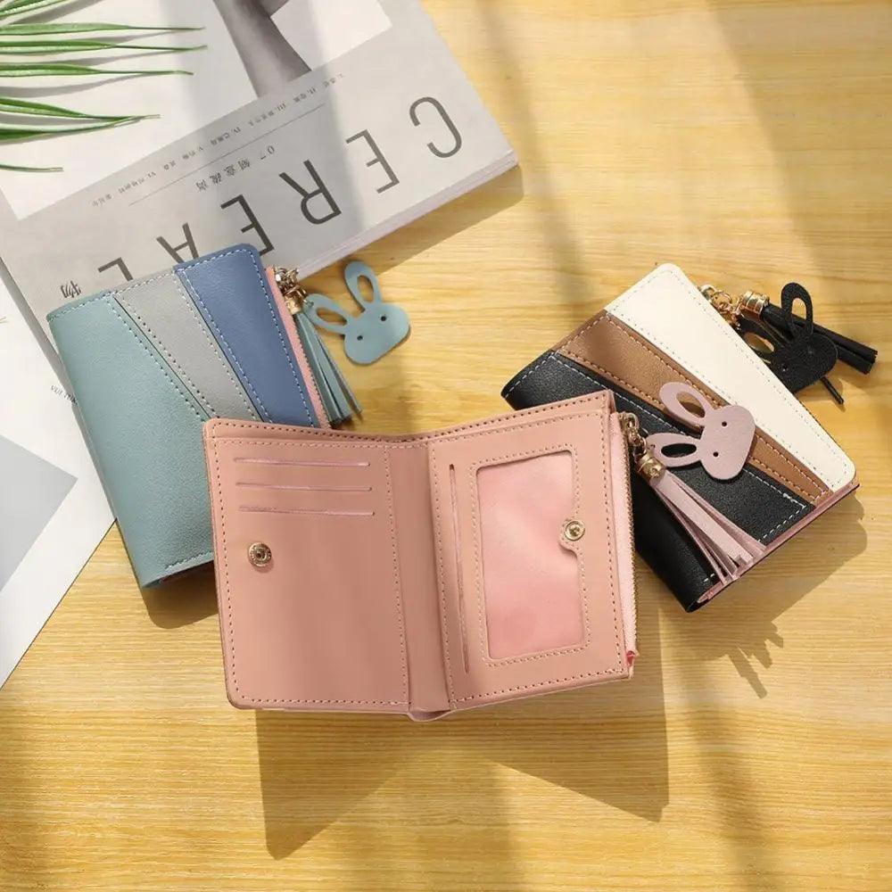 Charmantes Portefeuille court à pampilles contrastées, en cuir PU avec fermeture éclair, porte-cartes, porte-monnaie pendentif, pochette pour cartes et espèces pour femmes et filles