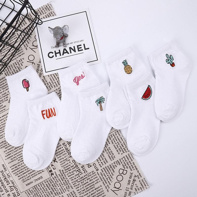 Chaussettes en coton pour enfants, chaussettes mignonnes avec broderie de fruits, chaussettes confortables en coton peigné pur, douces et confortables pour enfants
