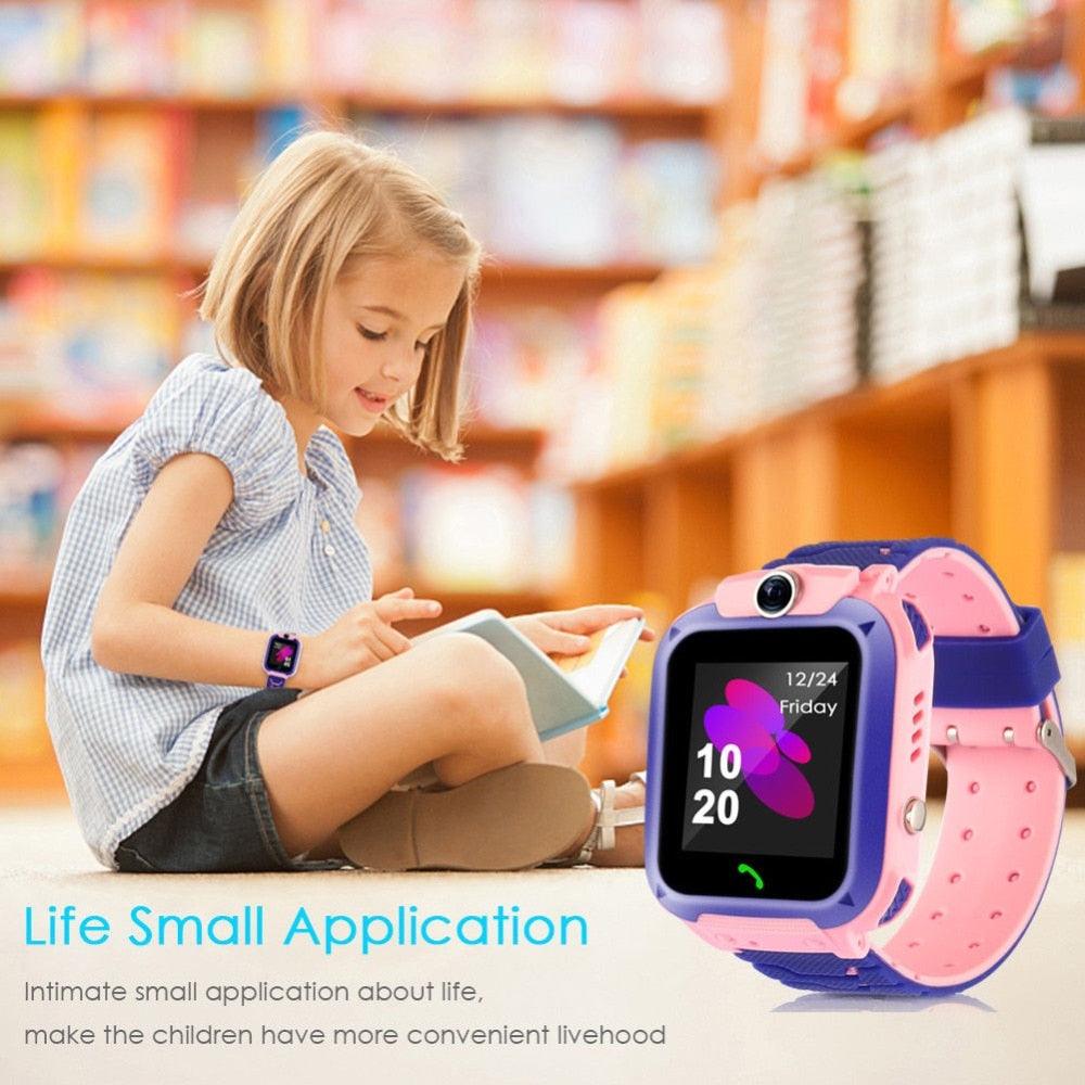 Montre Connectée Enfant Téléphone SOS Montre Intelligente Pour Enfants Avec Carte SIM Photo Étanche Écran Tactile Montre De Jeu Avec Design Corps Rotatif à 360° Montre Intelligente Étanche Pour Enfants Avec Appel SOS Lecteur de Musique Appareil Photo