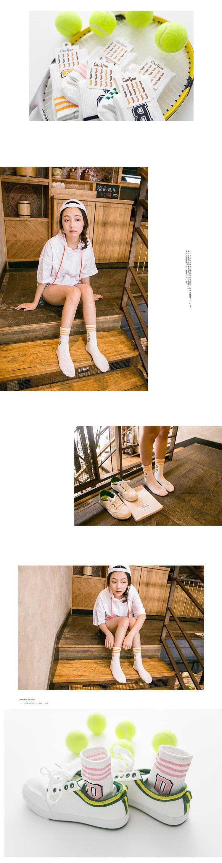 Chaussettes courtes de sport classiques imprimées en forme de lettre, chaussettes adorables de style Harajuku pour filles, chaussettes décontractées et cool pour le skateboard en coton pur, chaussettes respirantes pour hommes et femmes