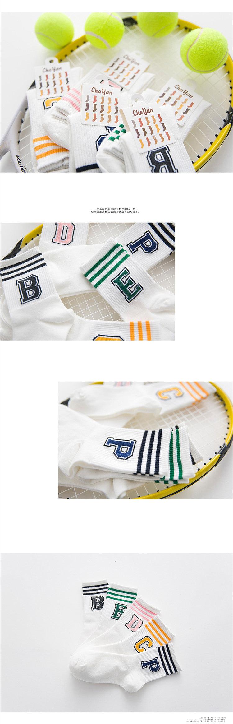 Chaussettes courtes de sport classiques imprimées en forme de lettre, chaussettes adorables de style Harajuku pour filles, chaussettes décontractées et cool pour le skateboard en coton pur, chaussettes respirantes pour hommes et femmes