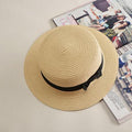 Chapeau de plage classique simple pour femme - Chapeau d'été décontracté en paille de couleur unie pour femme - Chapeau élégant pour voyage - Protection UV - Casquette de soleil pour femme - Design plat avec nœud - Casquette mignonne pour fille 56-58 cm