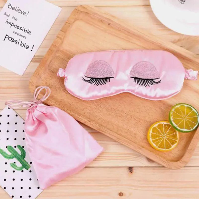 Masque de sommeil élégant en soie rose confortable, masque de sommeil pour les yeux avec longs cils, masque de sommeil doux avec sangle élastique, bandeau léger et respirant pour femme avec pochette de luxe.