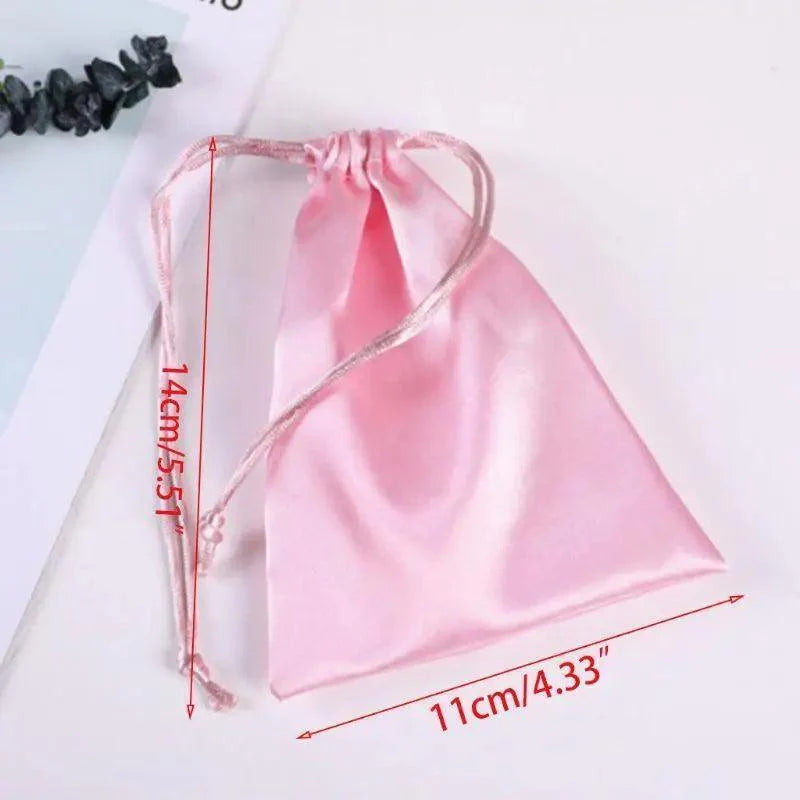 Masque de sommeil élégant en soie rose confortable, masque de sommeil pour les yeux avec longs cils, masque de sommeil doux avec sangle élastique, bandeau léger et respirant pour femme avec pochette de luxe.