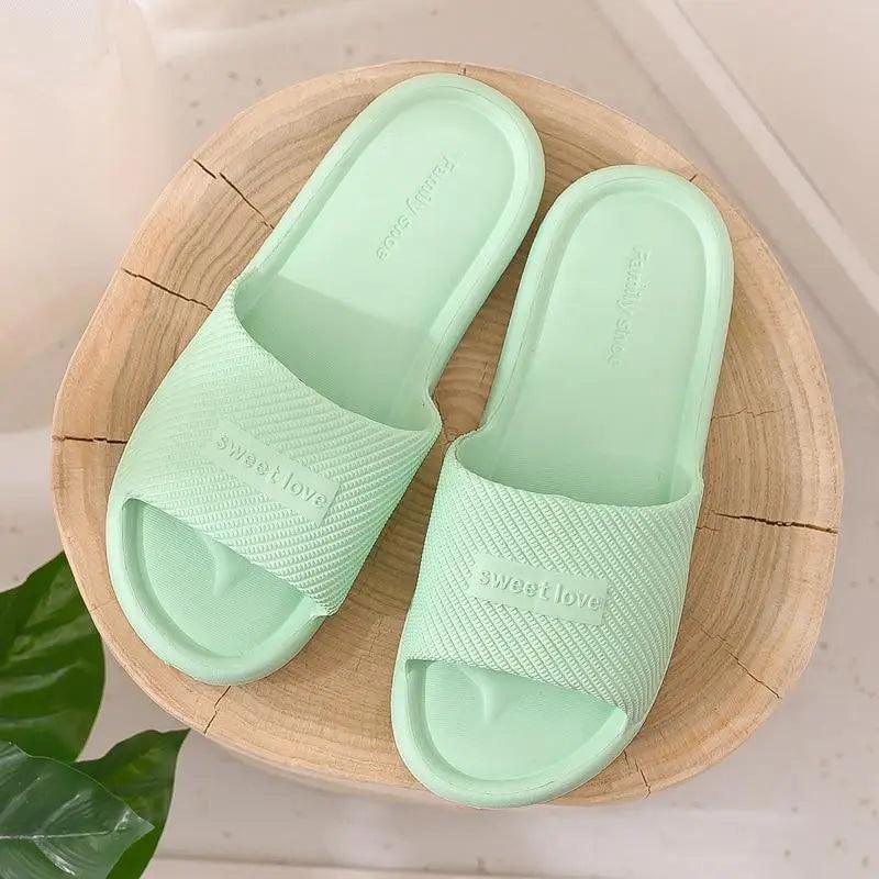 Nouvelles pantoufles cool pour femmes, tongs d'été, pantoufles d'intérieur, design unique, antidérapantes, douces, pour la maison et la salle de bain