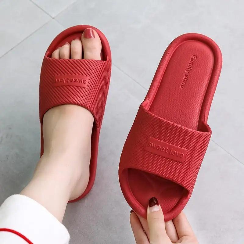 Nouvelles pantoufles cool pour femmes, tongs d'été, pantoufles d'intérieur, design unique, antidérapantes, douces, pour la maison et la salle de bain