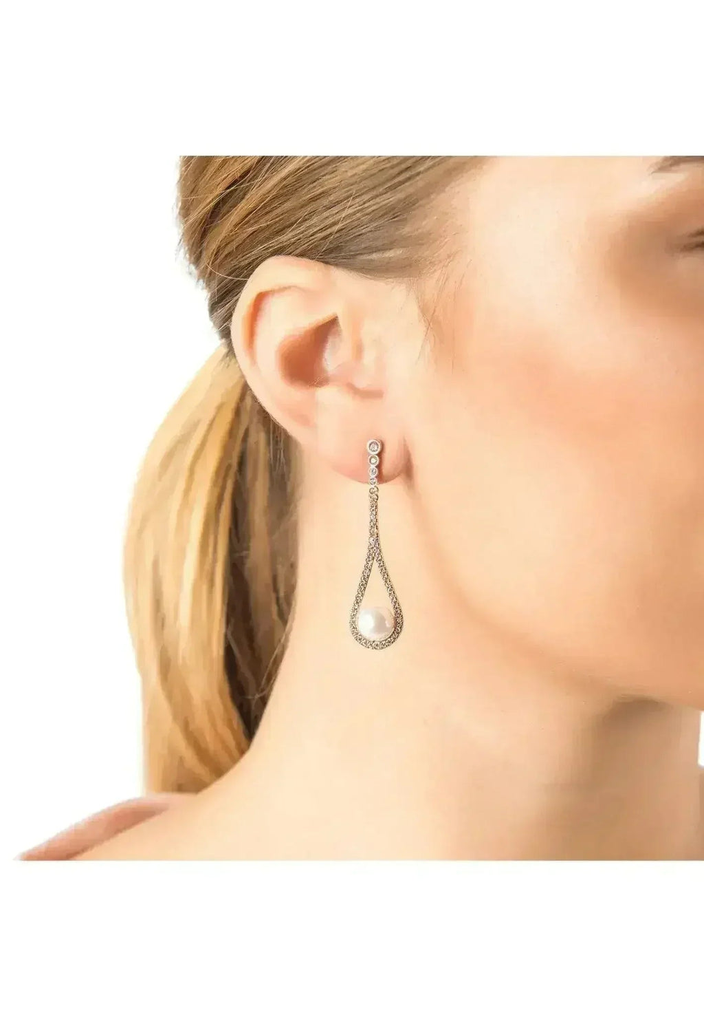 Boucles d'oreilles pendantes en perles Latelita Cradled en argent | Femstylo