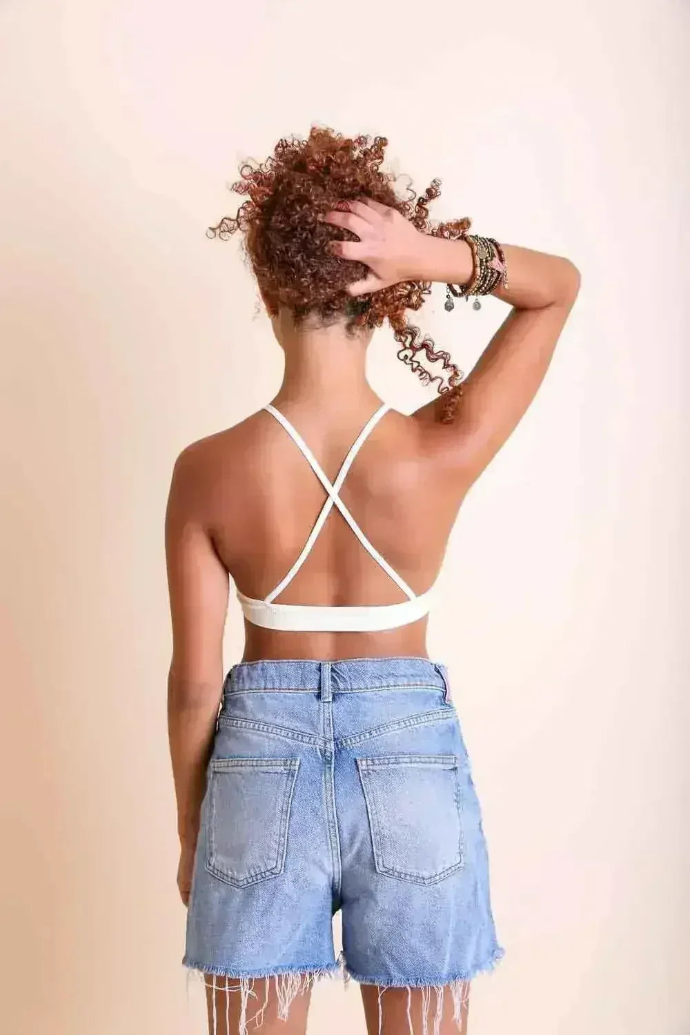 Bralette en dentelle au crochet à col haut – Style licou avec dos croisé