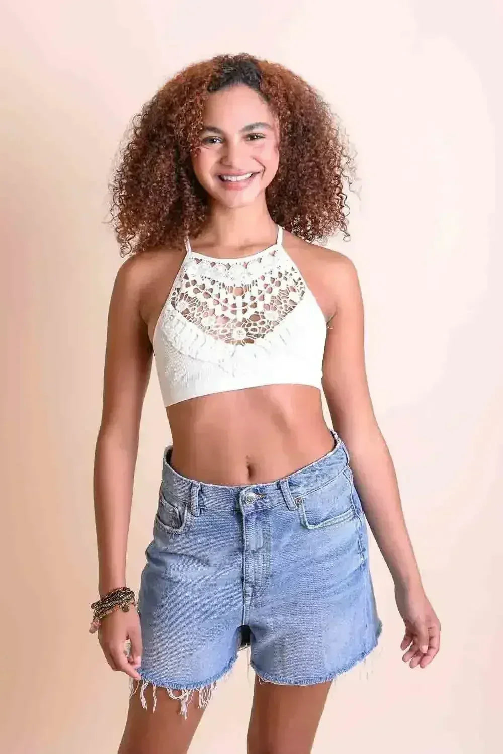 Bralette en dentelle au crochet à col haut – Style licou avec dos croisé