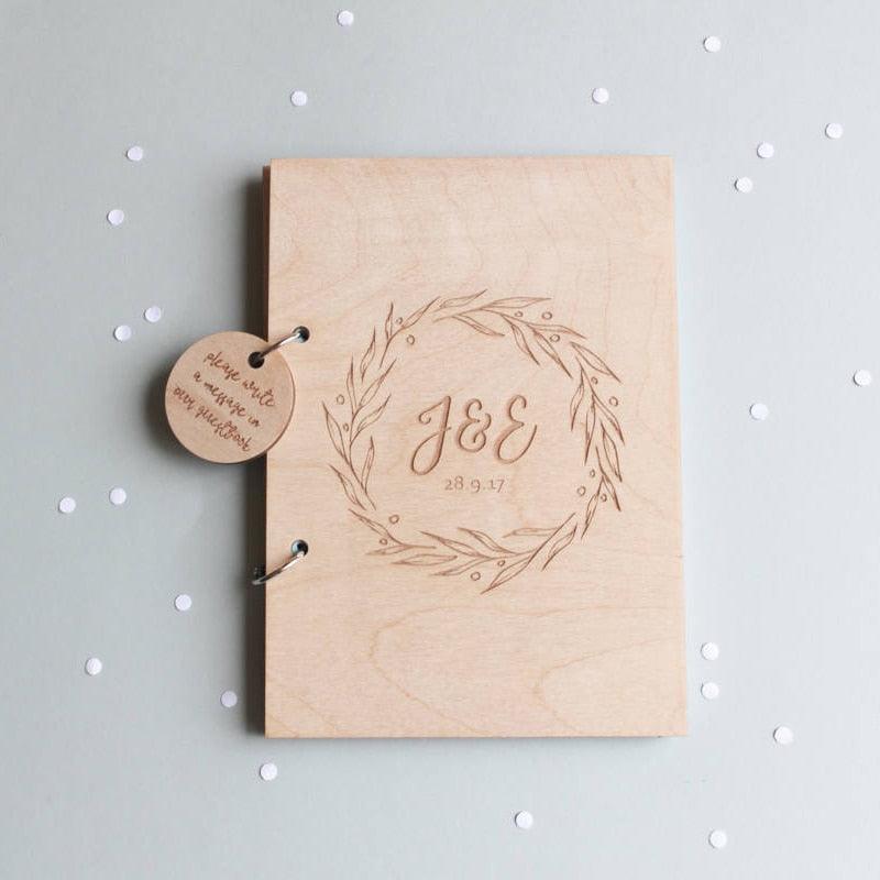 Livre d'or de mariage en bois de chêne classique gravé sur mesure, Décoration de mariage rustique, Album photo en papier, Album de scrapbooking en papier, Albums de scrapbooking pour bébé et famille, Cadeau d'anniversaire de famille pour couple