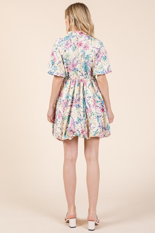 Nouvelle robe chemise courte à manches bouffantes et dentelle ajourée florale pour femme – Mini robe chemise élégante, tendance, chic et féminine avec manches bouffantes et dentelle ajourée florale