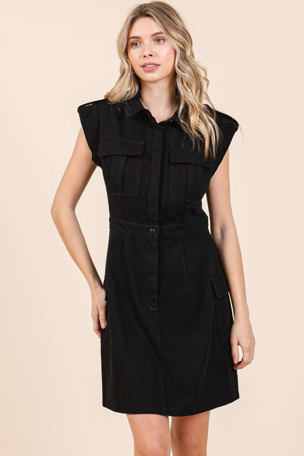 Mini-robe à demi-boutons et poches cargo pour femme – Robe mini décontractée, robe boutonnée, robe à poches, robe polyvalente, mini-robe tendance