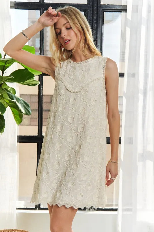 Robe trapèze sans manches à col rond avec application pour l'été – Chic, sophistiquée, tendance, flatteuse, élégante, d'une élégance intemporelle