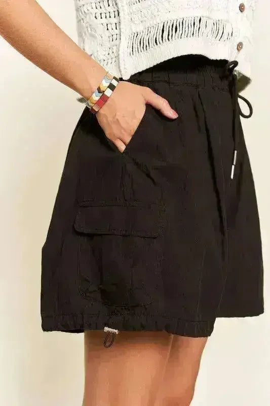 Shorts ADORA avec cordon de serrage et poches