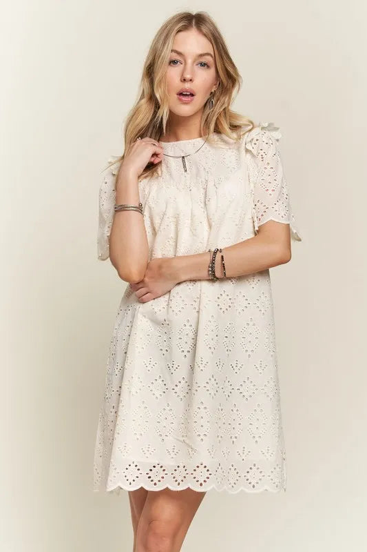 Robe d'été pour femme à œillets froncée et col rond – Robe à œillets élégante et féminine avec détails froncés pour les garden-parties et occasions spéciales