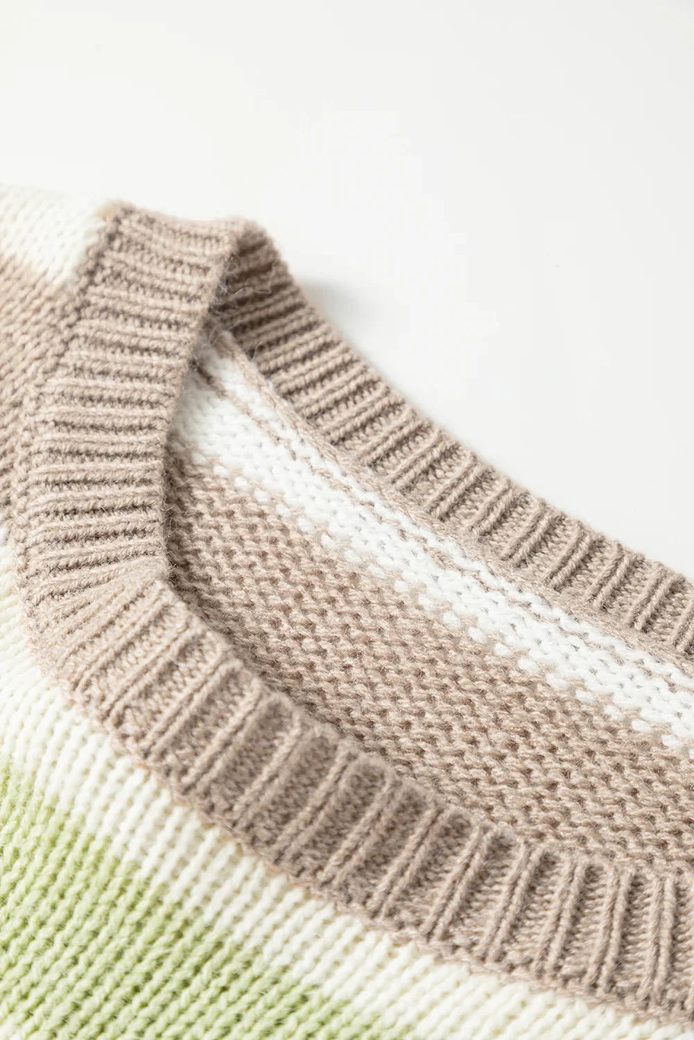 Pull ras du cou en maille color-block multicolore à épaules tombantes