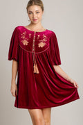 Robe courte en velours brodé à manches courtes et pampilles pour femme – Robe luxueuse en velours, robe courte brodée à pampilles, robe de soirée élégante