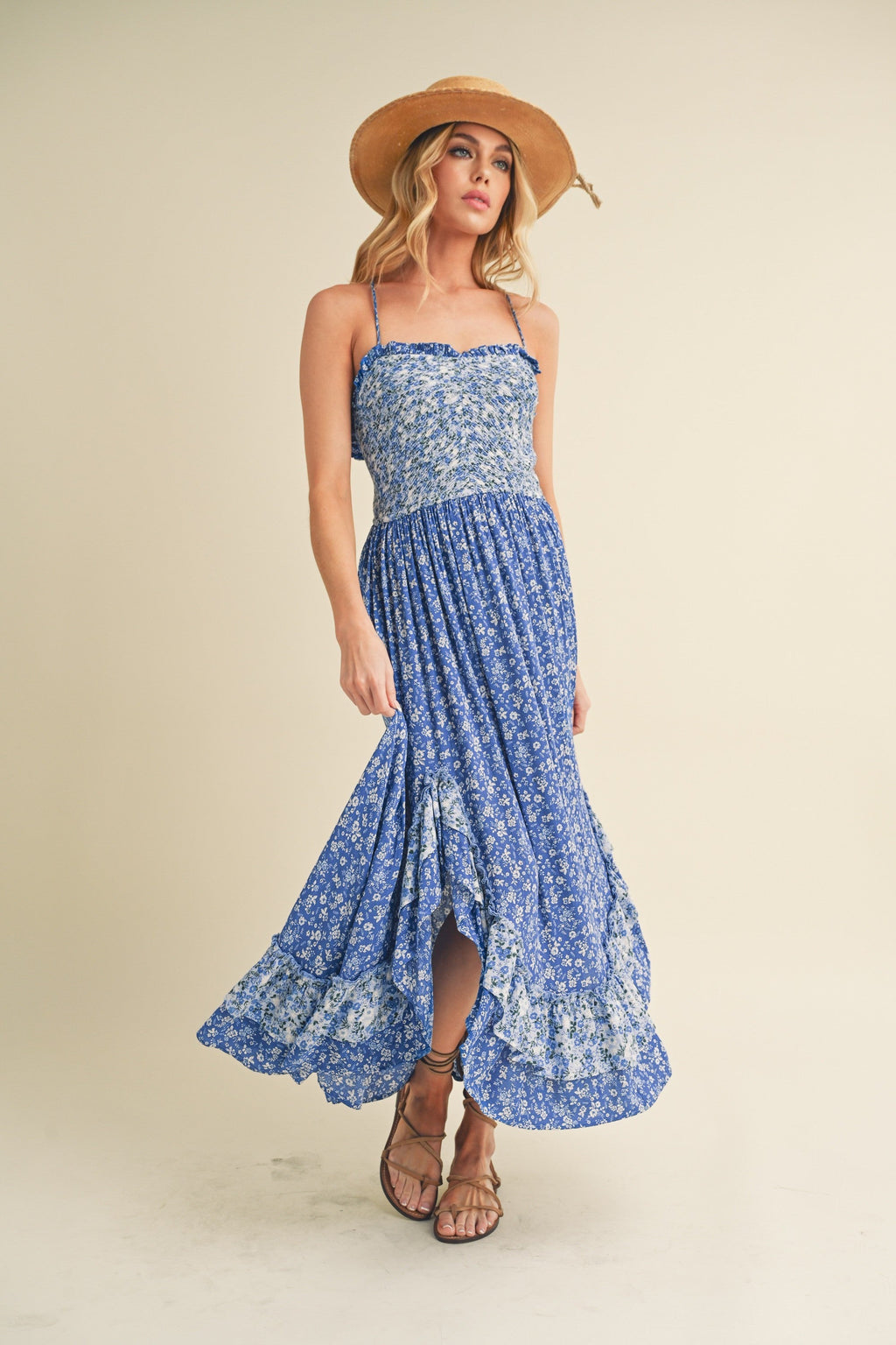 Robe maxi femme à fines bretelles et ourlet volanté imprimé fleuri – Imprimé fleuri féminin, longueur maxi élégante, design fluide et confortable pour occasions décontractées et spéciales