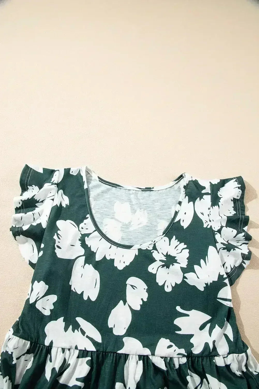 Robe courte vert foncé à imprimé floral, manches à volants et taille empire
