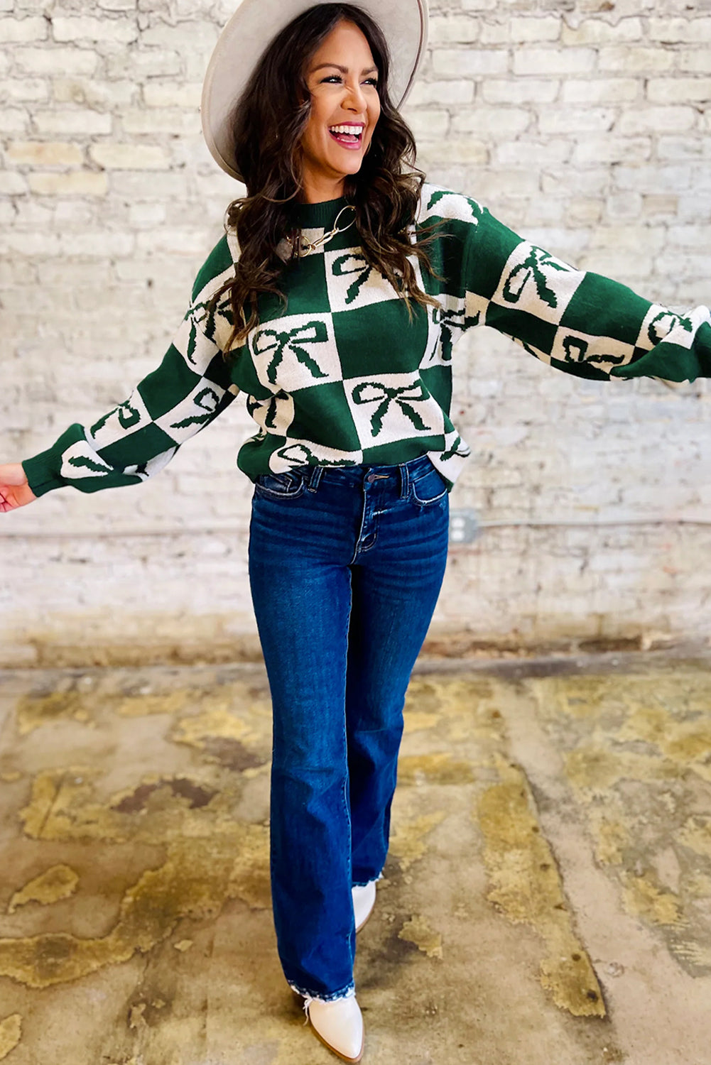 Pull en maille à carreaux vert noirâtre avec nœuds imprimés