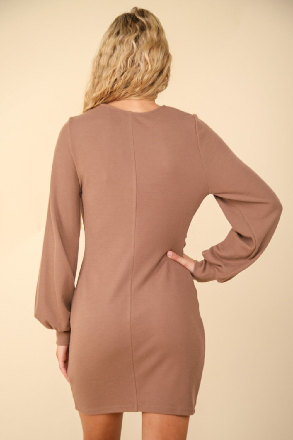 Mini robe moulante froncée – Robe moulante sexy, Robe froncée, Mini robe, Robe moulante, Robe de soirée