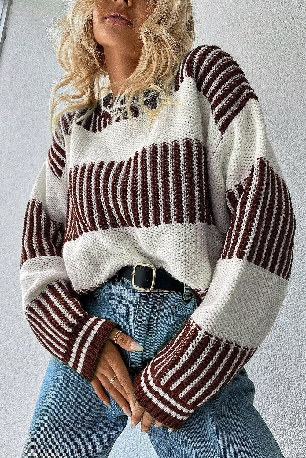 Pull deux tons marron à rayures, patchwork et épaules tombantes