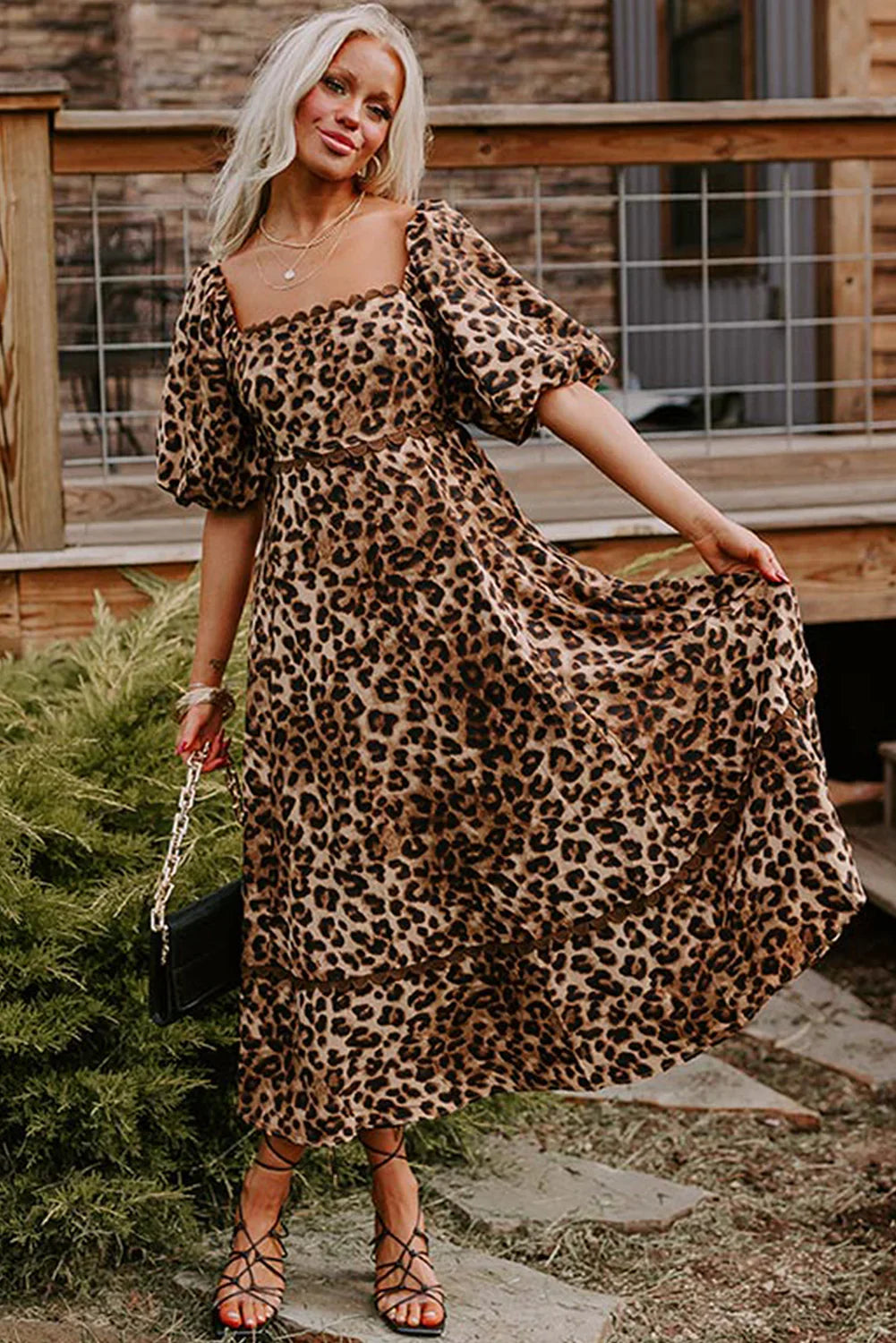 Robe longue léopard marron à manches bouffantes et liseré Ricrac